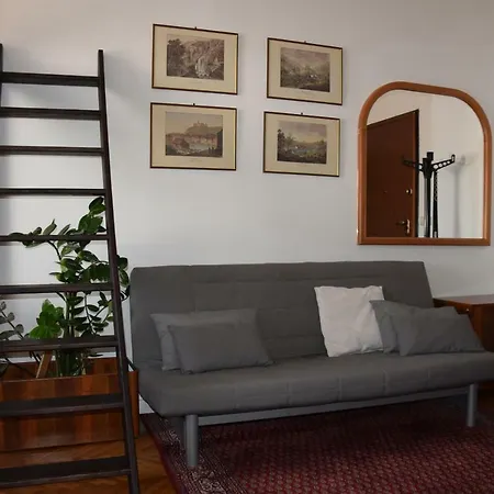 Lawyers Loft In Heritage Skyscraper Apartment